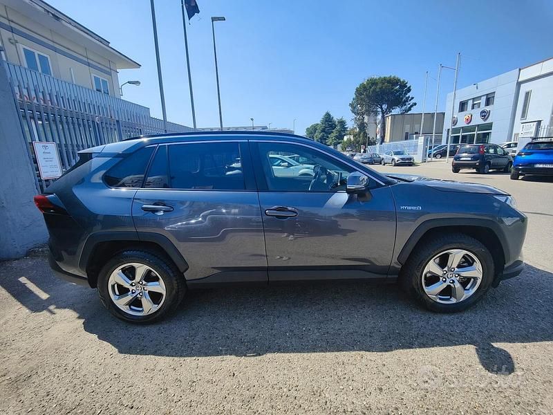 Usata Toyota RAV4 Hybrid 218 CV (160 kW) 2021 Grigio SUV