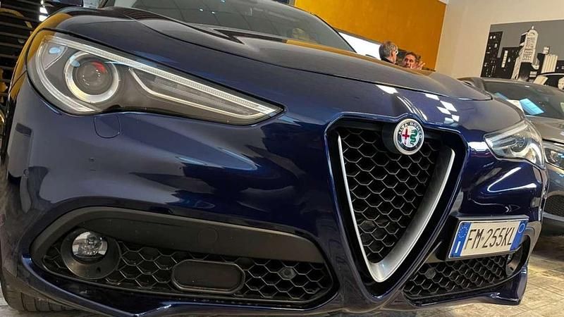 Usata Alfa Romeo Stelvio Executive 210 CV (154 kW) 2018 Blu SUV