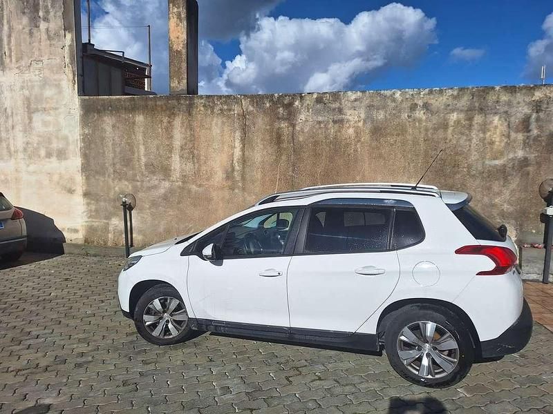 Usata Peugeot 2008 Active 92 CV (67 kW) 2015 Bianco SUV
