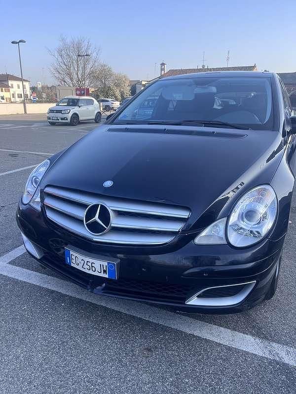 Begagnad Mercedes R320 224 HK (164 kW) 2008 Minibuss