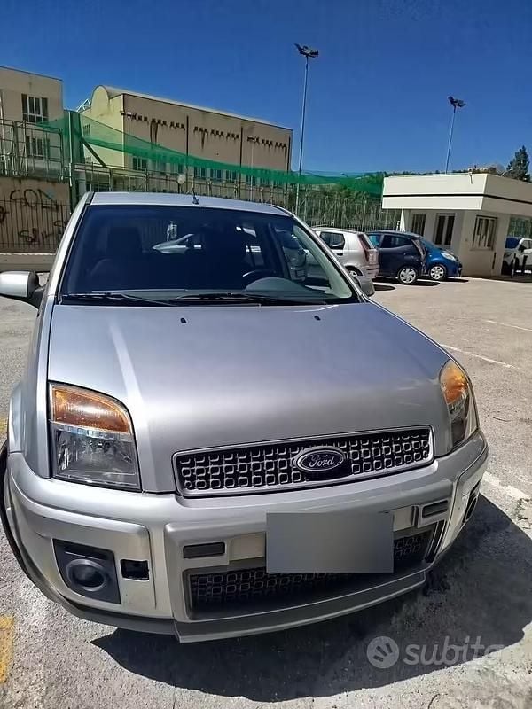 Usata Ford Fusion Titanium 90 CV (66 kW) 2008 Grigio Utilitaria