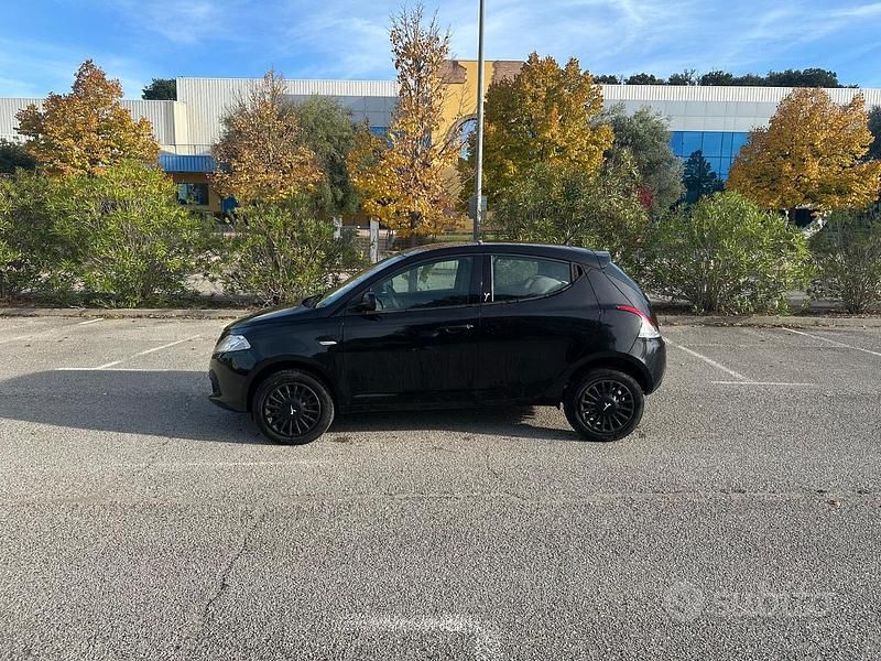 Usata Lancia Ypsilon 85 CV (62 kW) 2015 Utilitaria