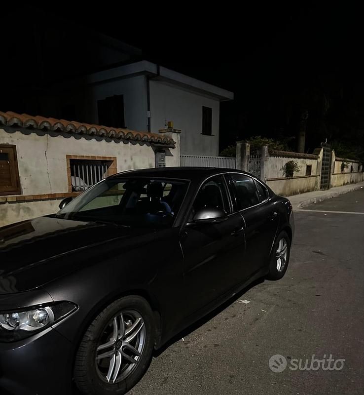 Usata Alfa Romeo Giulia Super 150 CV (110 kW) 2017 Grigio Berlina