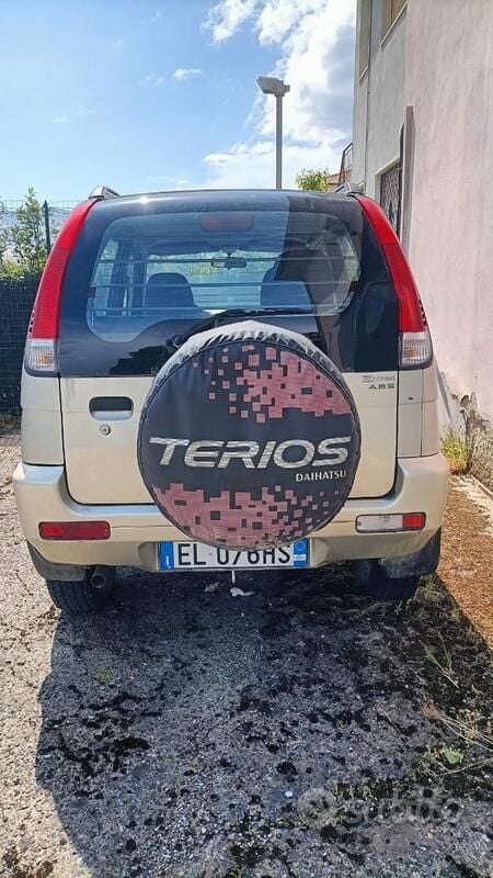 Usata Daihatsu Terios 86 CV (63 kW) 2005 SUV