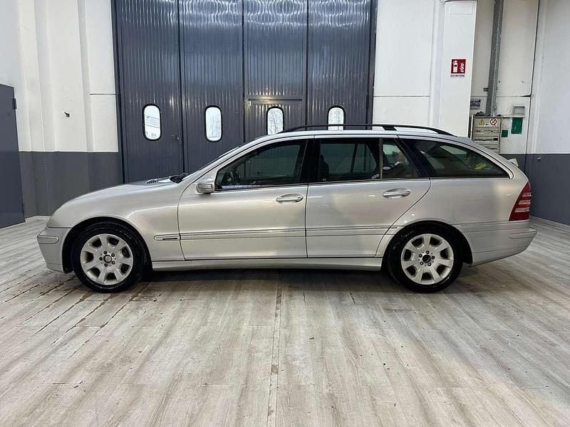 Usata Mercedes C220 Avantgarde 150 CV (110 kW) 2006 Argento Station wagon