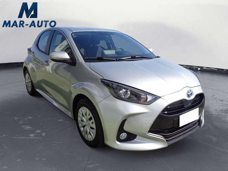 Usata Toyota Yaris Hybrid Active 116 CV (85 kW) 2022 Argento Utilitaria