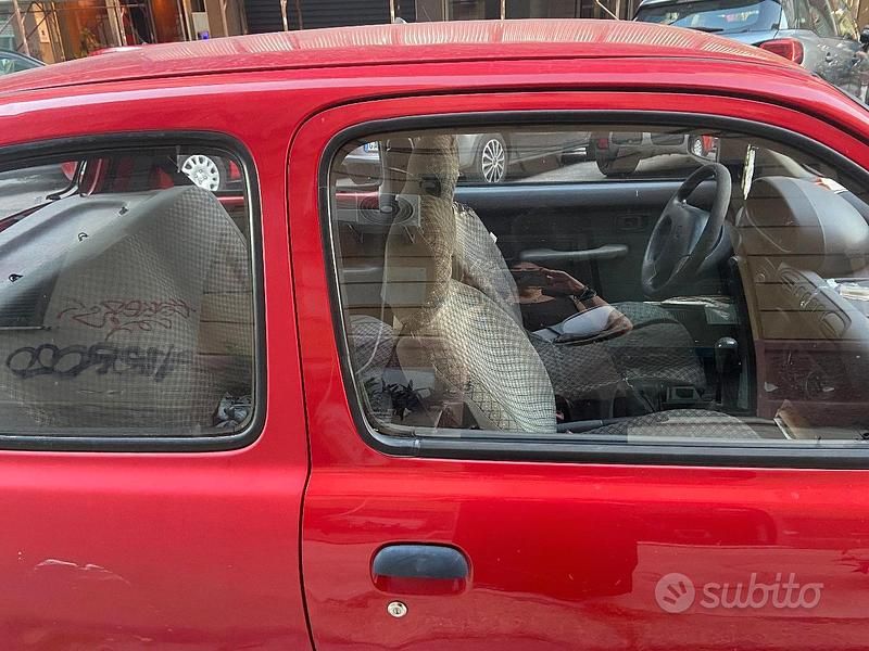 Rosso Usata 1998 Nissan Micra Due volumi | 850 € (Ottimo prezzo) - Immagine 1/4