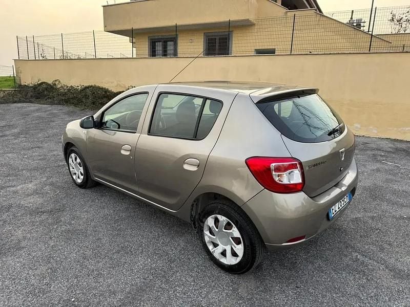 Usata Dacia Sandero Ambiance 89 CV (65 kW) 2016 Marrone Berlina