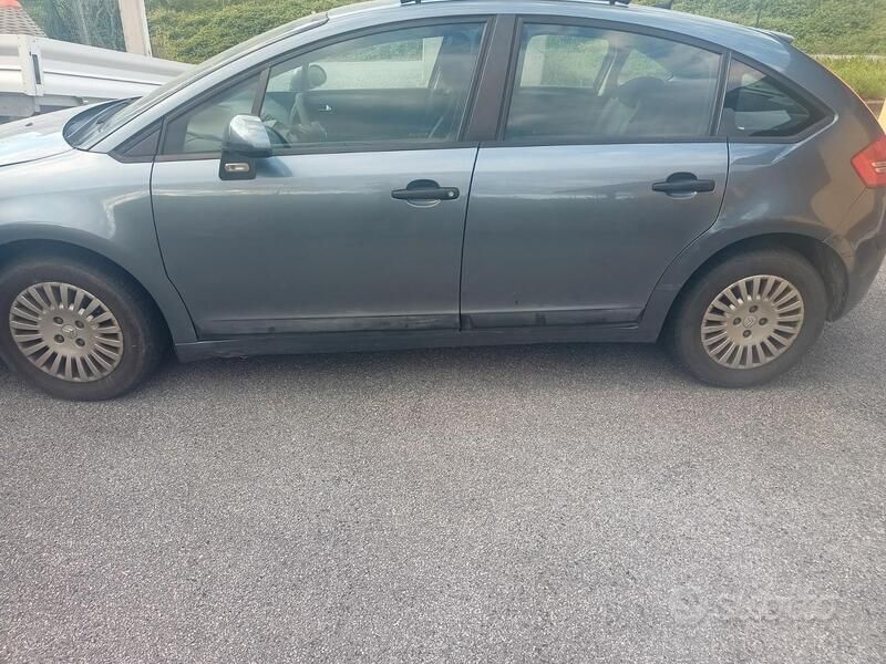 Begagnad Citroën C4 88 HK (64 kW) 2005 Grå Sedan