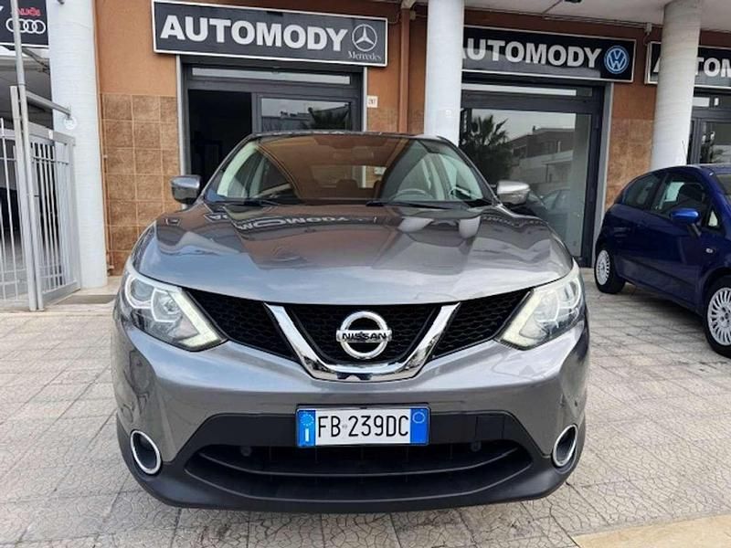 Usata Nissan Qashqai Acenta 110 CV (80 kW) 2015 Grigio scuro met. SUV