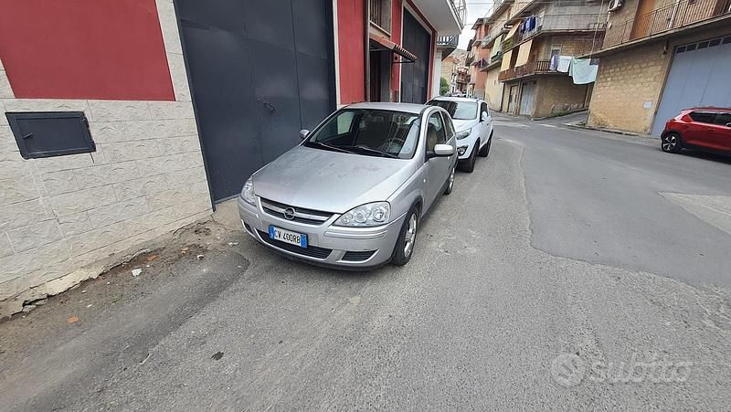 Usata Opel Corsa 69 CV (50 kW) 2005 Grigio Utilitaria