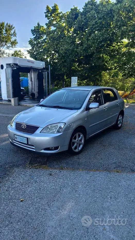 Usata Toyota Corolla 116 CV (85 kW) 2003 Grigio Utilitaria