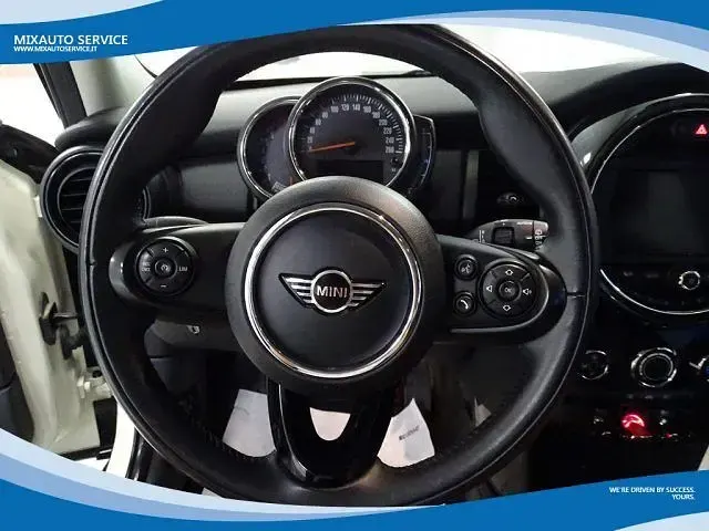 Usata Mini ONE 102 CV (75 kW) 2018 Bianco pastello Utilitaria