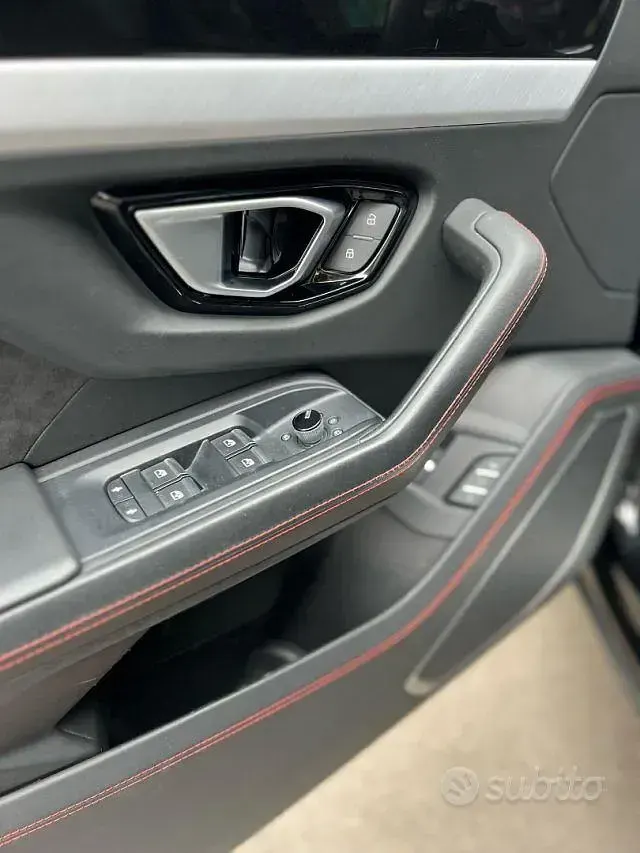 Usata Lamborghini Urus 650 CV (478 kW) 2022 Nero SUV