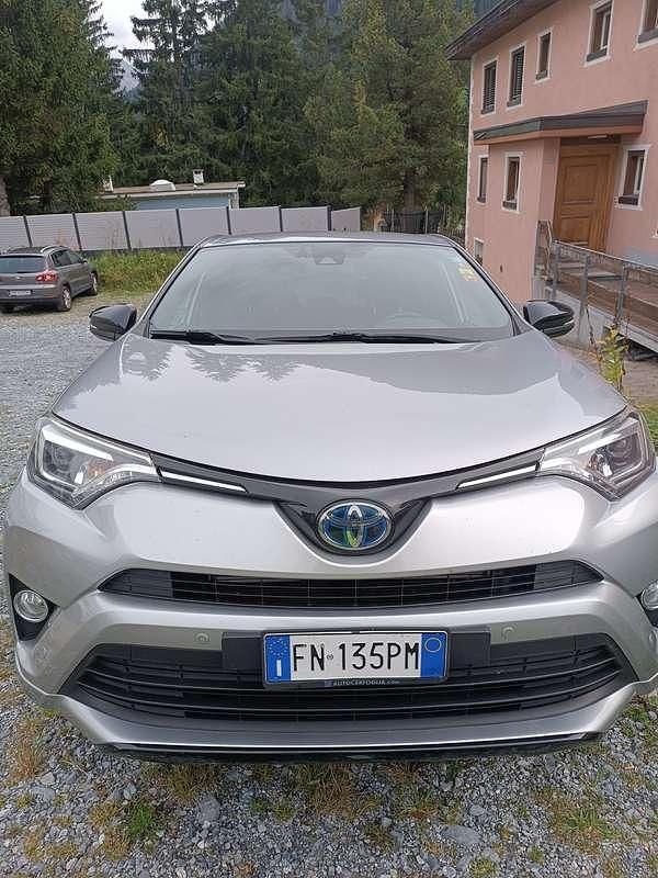 Usata Toyota RAV4 Hybrid 155 CV (114 kW) 2018 Argento SUV