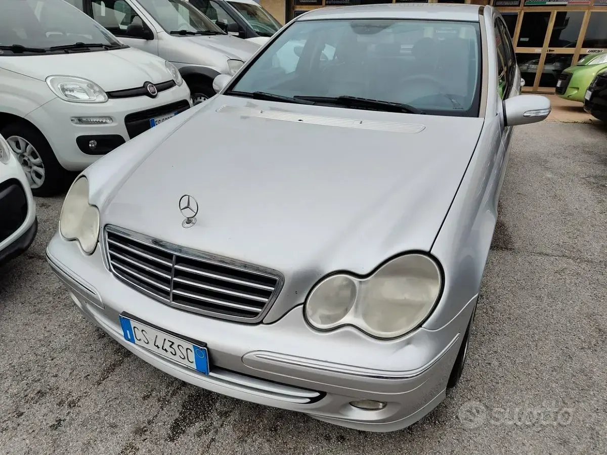 Usata Mercedes C270 Elegance 170 CV (125 kW) 2004 Grigio Berlina