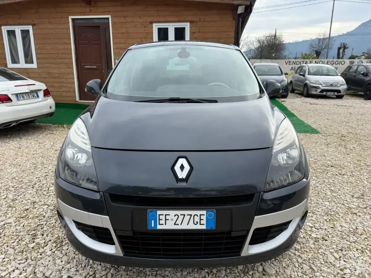 Usata Renault Scénic III 110 CV (80 kW) 2011 Grigio Monovolume