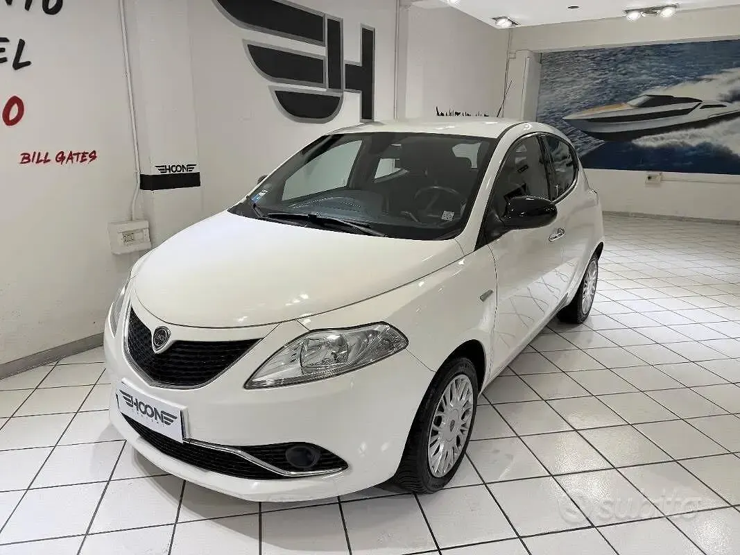 Usata Lancia Ypsilon Gold 69 CV (50 kW) 2017 Bianco Utilitaria