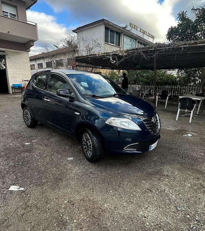 Usata Lancia Ypsilon Gold 80 CV (58 kW) 2015 Utilitaria