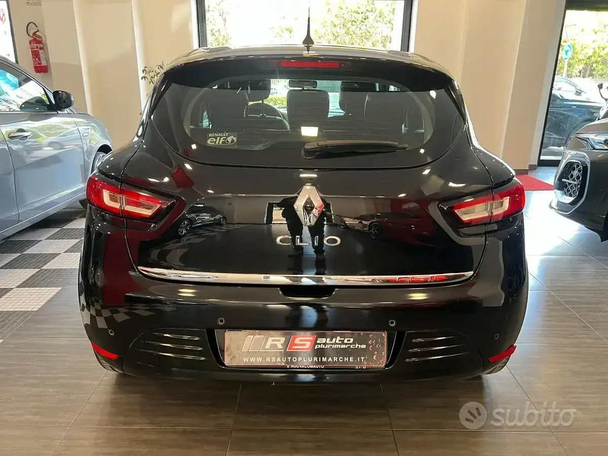 Second-hand Renault Clio IV 75 CP (55 kW) 2019 Negru Berlinǎ