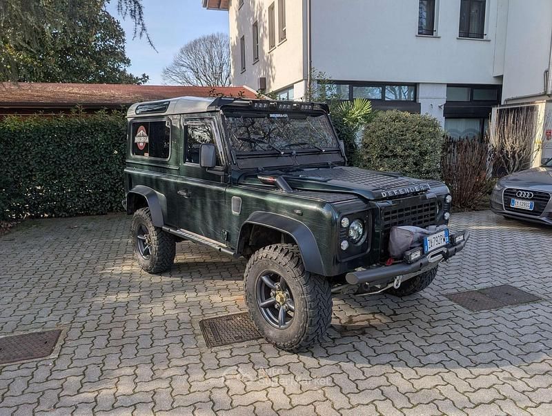 Usata Land Rover Defender SE 122 CV (89 kW) 2003 Nero Station wagon