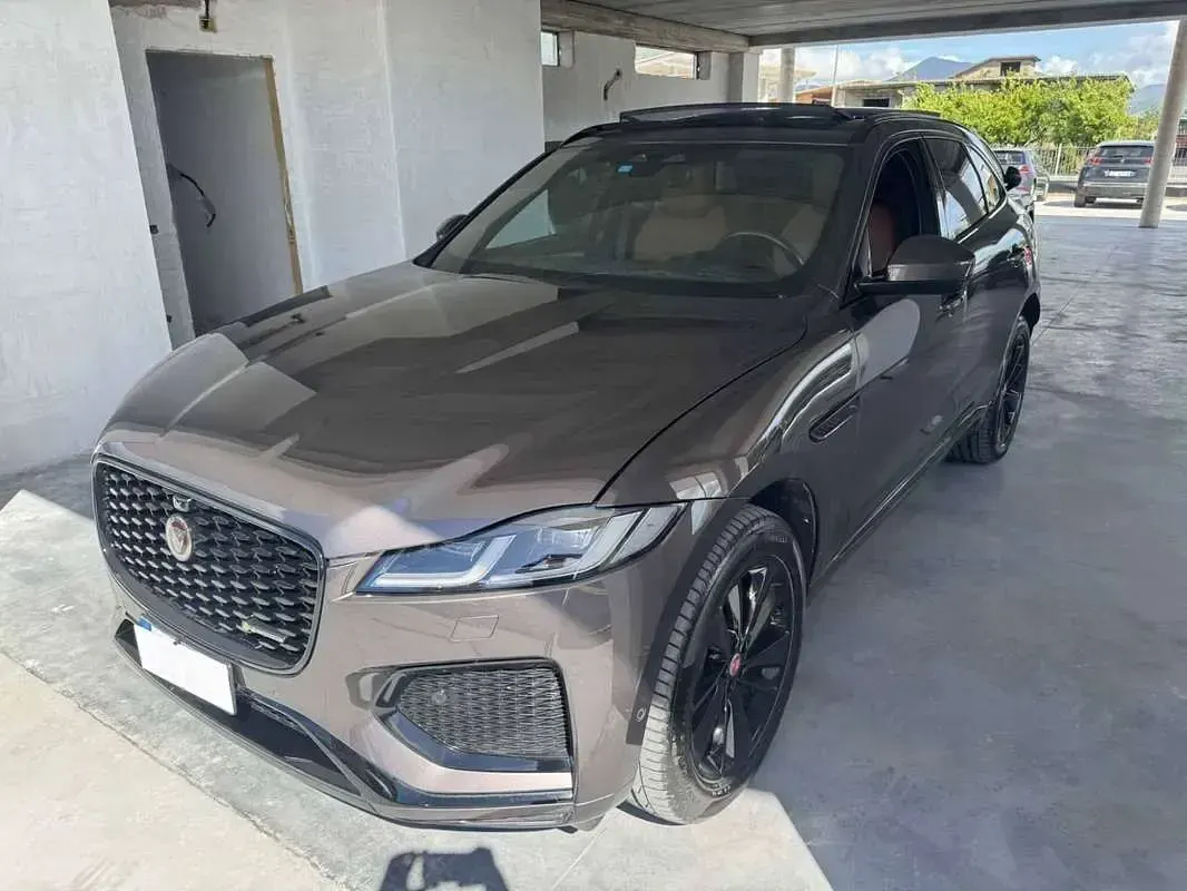 Usata Jaguar F-Pace R-Dynamic 204 CV (150 kW) 2021 Grigio SUV