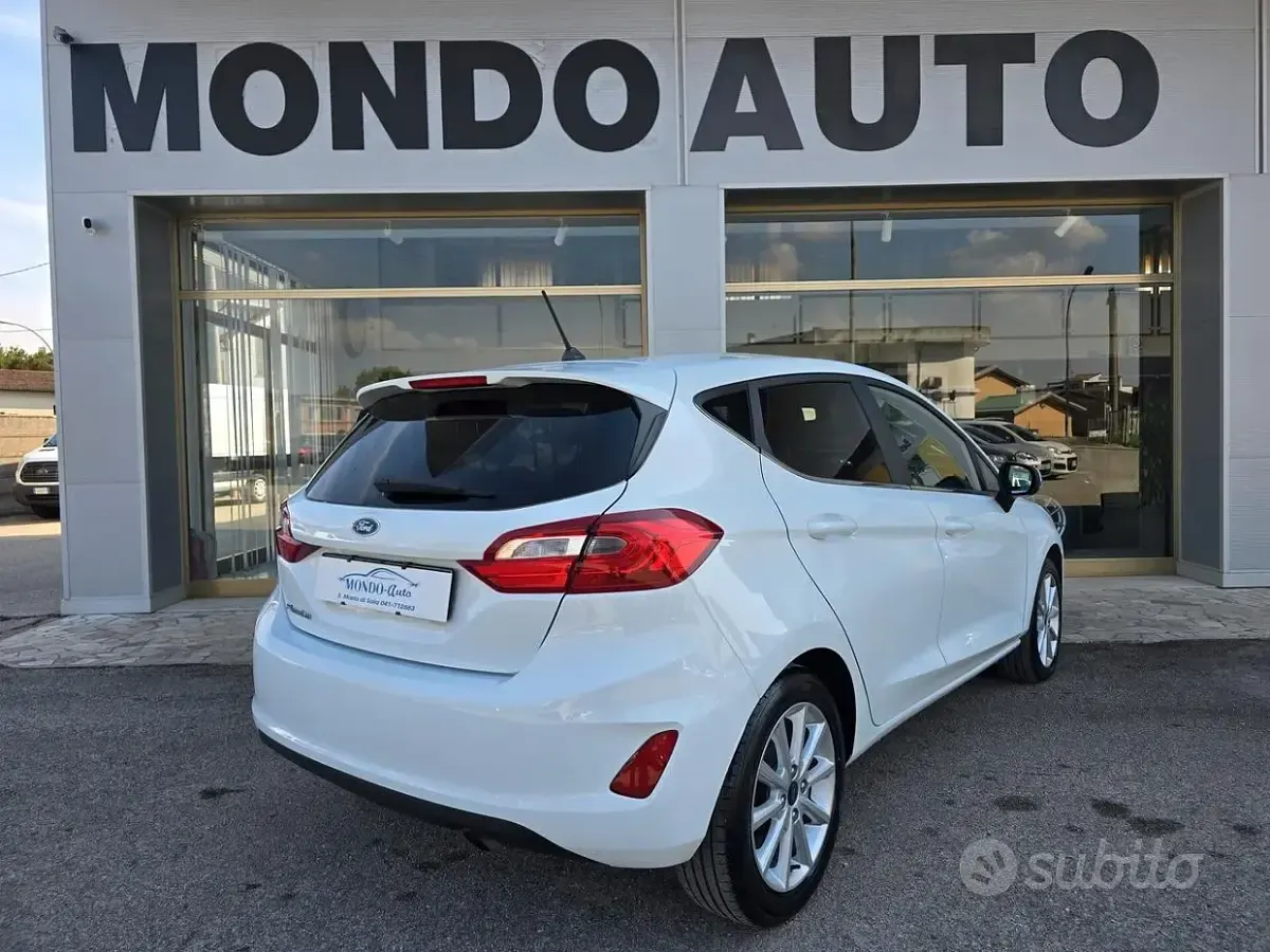 Gebraucht Ford Fiesta Titanium 86 PS (63 kW) 2018 Weiß Kleinwagen