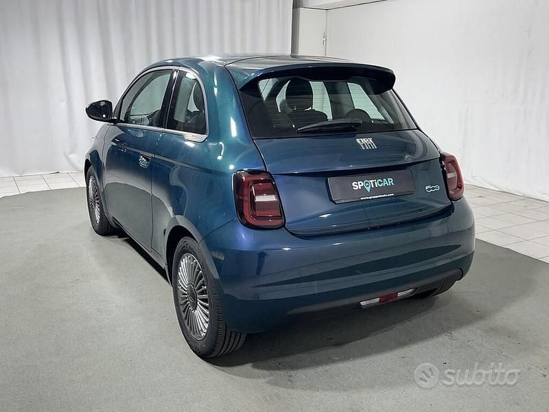 Usata Fiat 500e 86 kW (118 CV) 2024 Blu Berlina