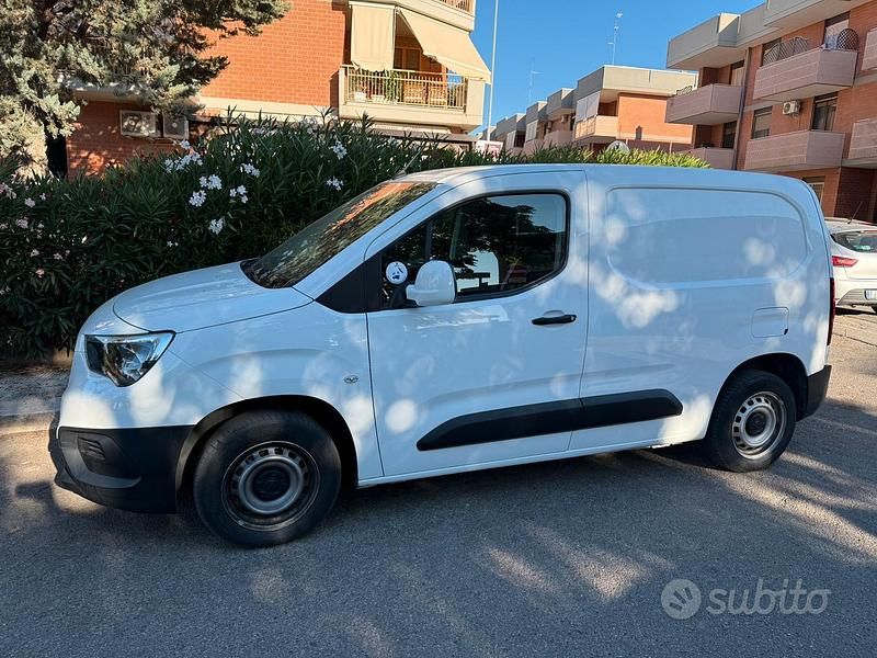 Usata 2020 Opel Combo Monovolume | 6900 € (Ottimo prezzo) - Immagine 1/4