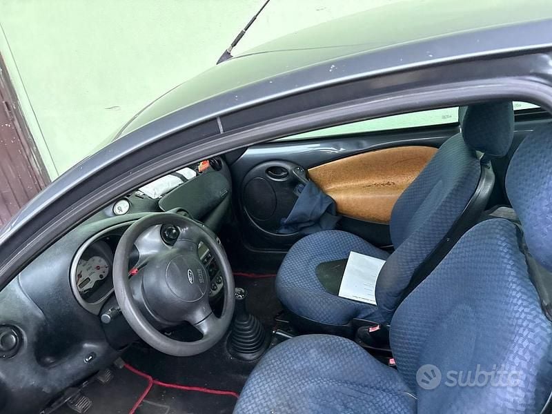 Usata Ford Ka 69 CV (50 kW) 2004 Blu Utilitaria