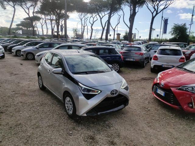 Grigio metallizzato Usata 2021 Toyota Aygo X-play Due volumi | 14.300 € - Immagine 1/3