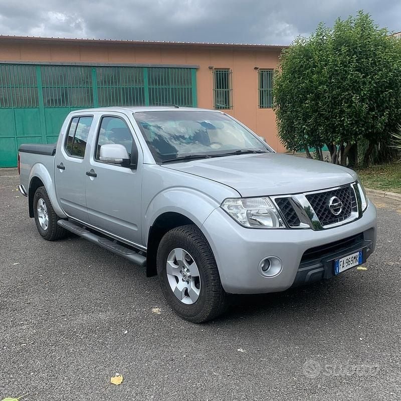 Usata Nissan Navara 190 CV (139 kW) 2015 Grigio Pick-up