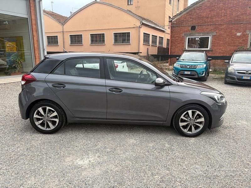 Usata Hyundai i20 75 CV (55 kW) 2015 Grigio Berlina