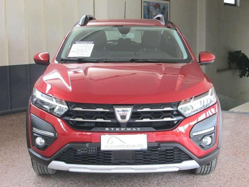 Rouge fusion metallizzato Usata 2022 Dacia Sandero Comfort Tre volumi | 12.900 € (Ottimo prezzo) - Immagine 1/4