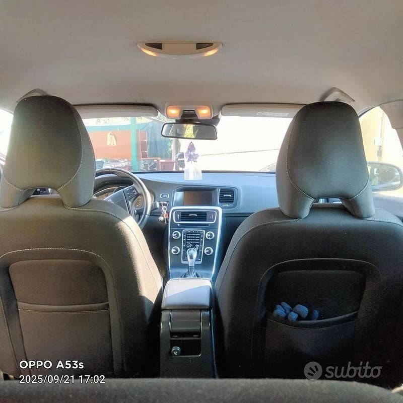 Usata Volvo V60 136 CV (100 kW) 2015 Nero Station wagon