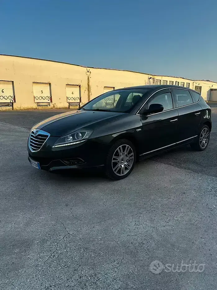 Usata Lancia Delta Gold 120 CV (88 kW) 2014 Grigio Utilitaria