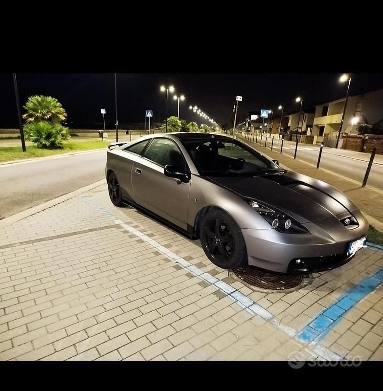 Usata Toyota Celica T2 143 CV (105 kW) 2001 Grigio Coupé