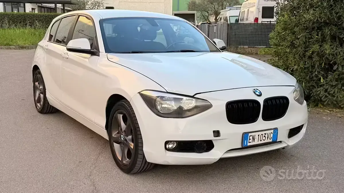 Begagnad BMW 114 Sport Line 102 HK (75 kW) 2012 Vit Halvkombi