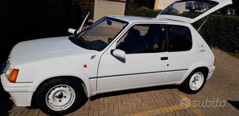 Usata Peugeot 205 101 CV (74 kW) 1989 Bianco Berlina