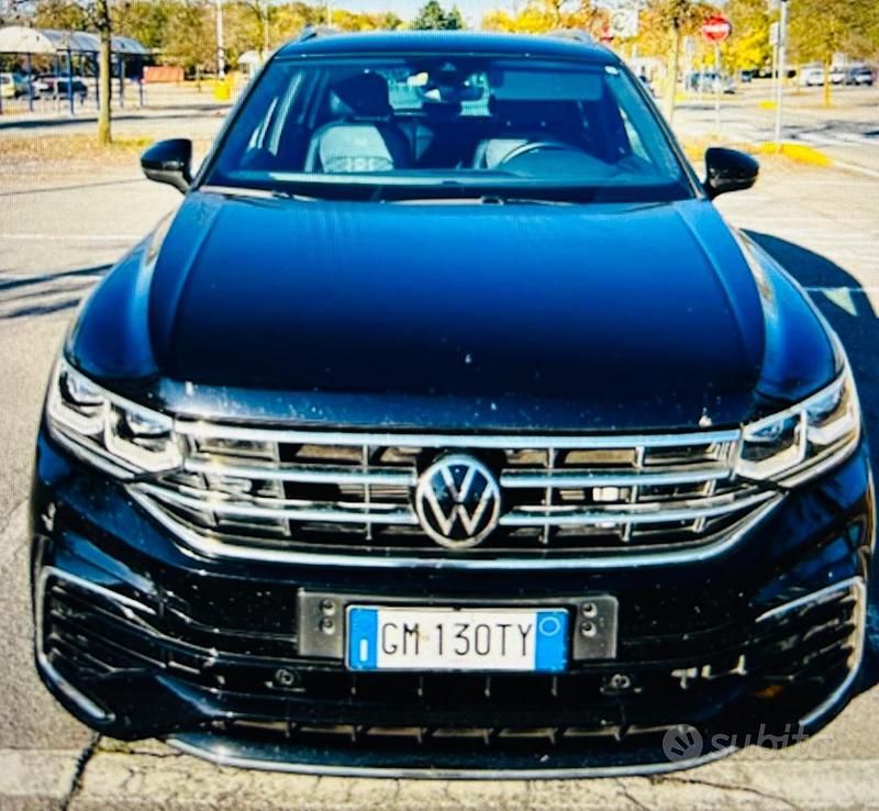 Usata VW Tiguan R-line 150 CV (110 kW) 2023 Nero SUV