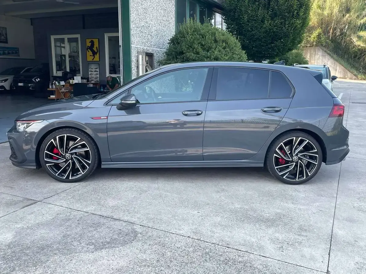 Usata VW Golf VIII GTI 245 CV (180 kW) 2023 Dolphin grey Berlina