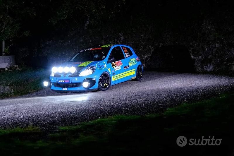 Usata Renault Clio II 203 CV (149 kW) 2006 Blu Berlina