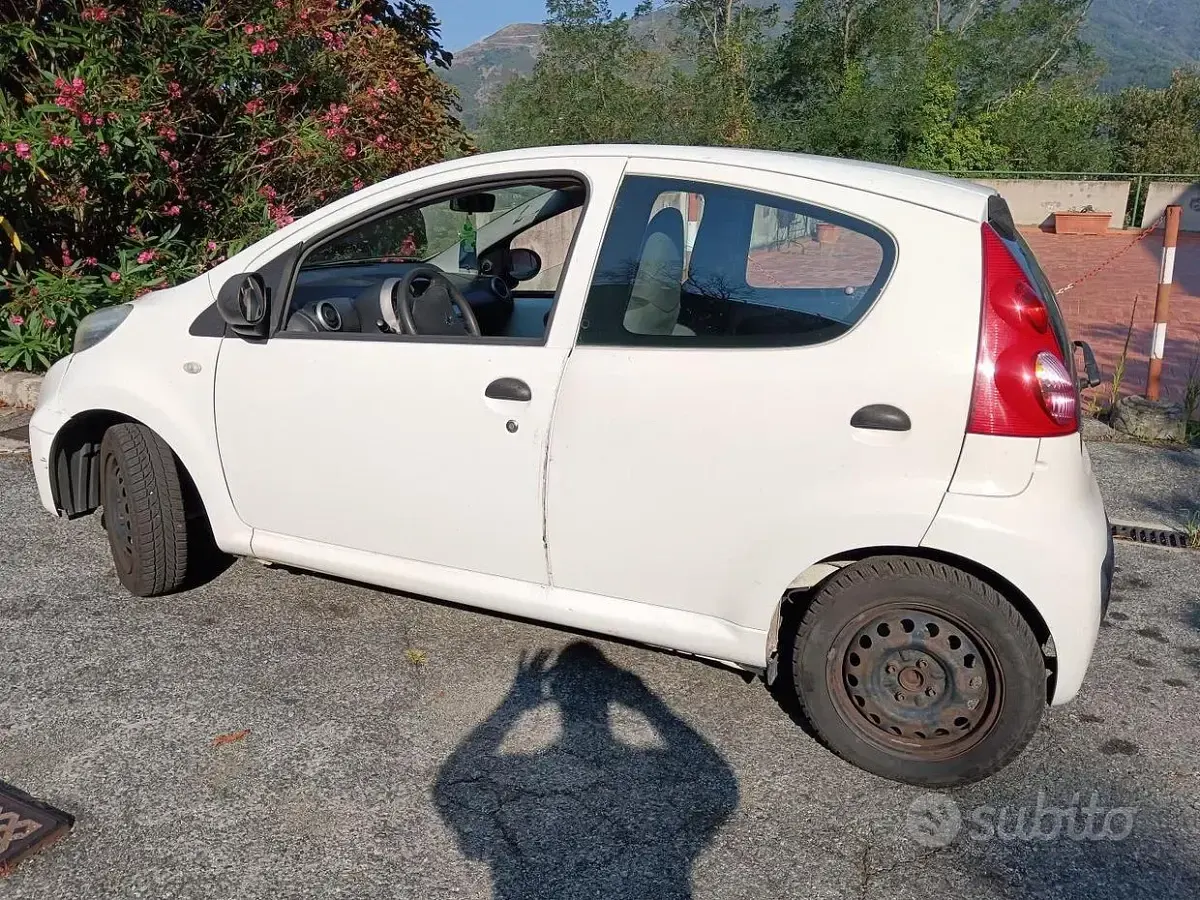 Usata Peugeot 107 68 CV (50 kW) 2009 Bianco Utilitaria