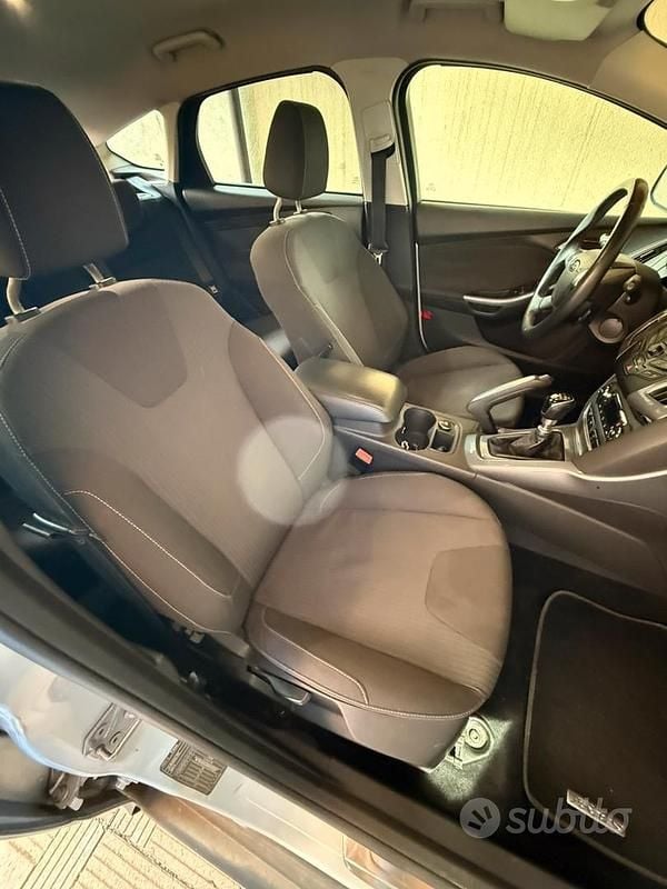 Usata Ford Focus 115 CV (84 kW) 2012 Grigio Berlina