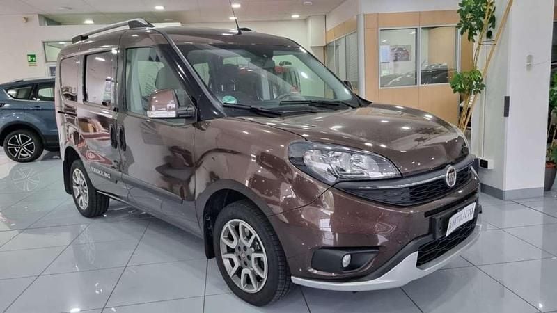 Usata Fiat Doblò Trekking 120 CV (88 kW) 2018 Marrone Monovolume