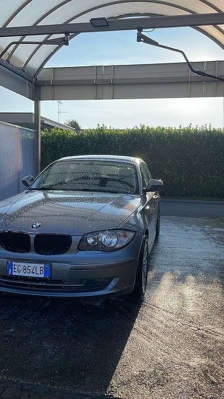 Usata BMW 118 143 CV (105 kW) 2011 Grigio Utilitaria