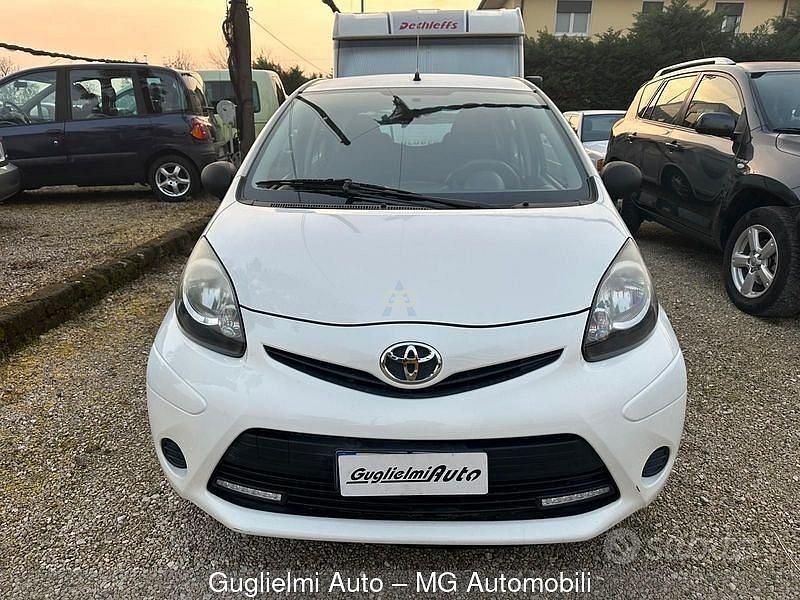 Usata Toyota Aygo Lounge 68 CV (50 kW) 2012 Nessuno Utilitaria