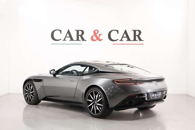 Usata Aston Martin DB11 608 CV (447 kW) 2018 Grigio Coupé