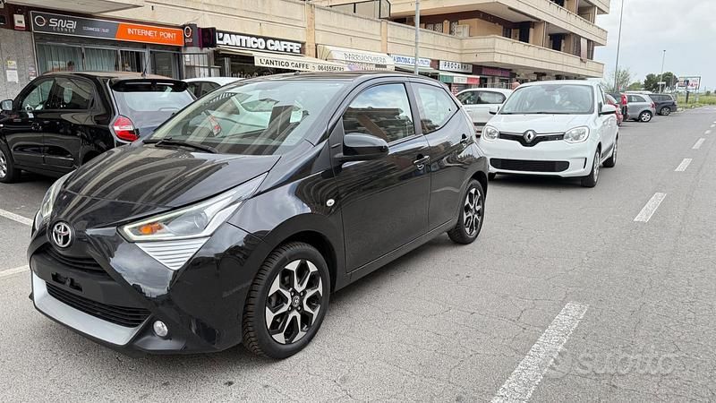 Usata Toyota Aygo Connect Style 72 CV (52 kW) 2020 Nero Utilitaria