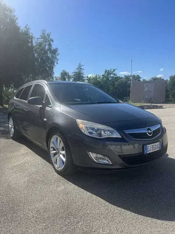 Usata Opel Astra Cosmo 110 CV (80 kW) 2011 Grigio Station wagon